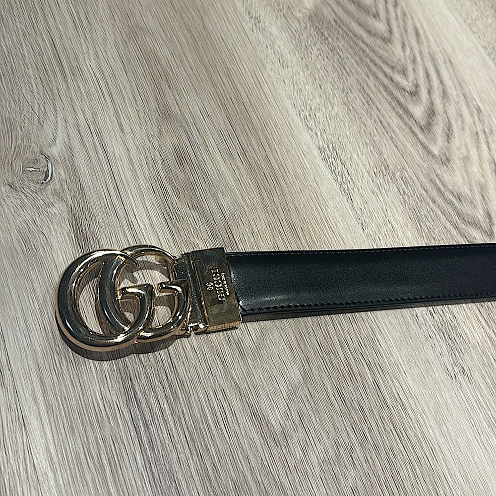 Gucci Belt - black/ brown reversible - 43in long - like new